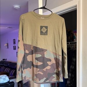 Women’s L Columbia Camo Long Sleeve Shirt
